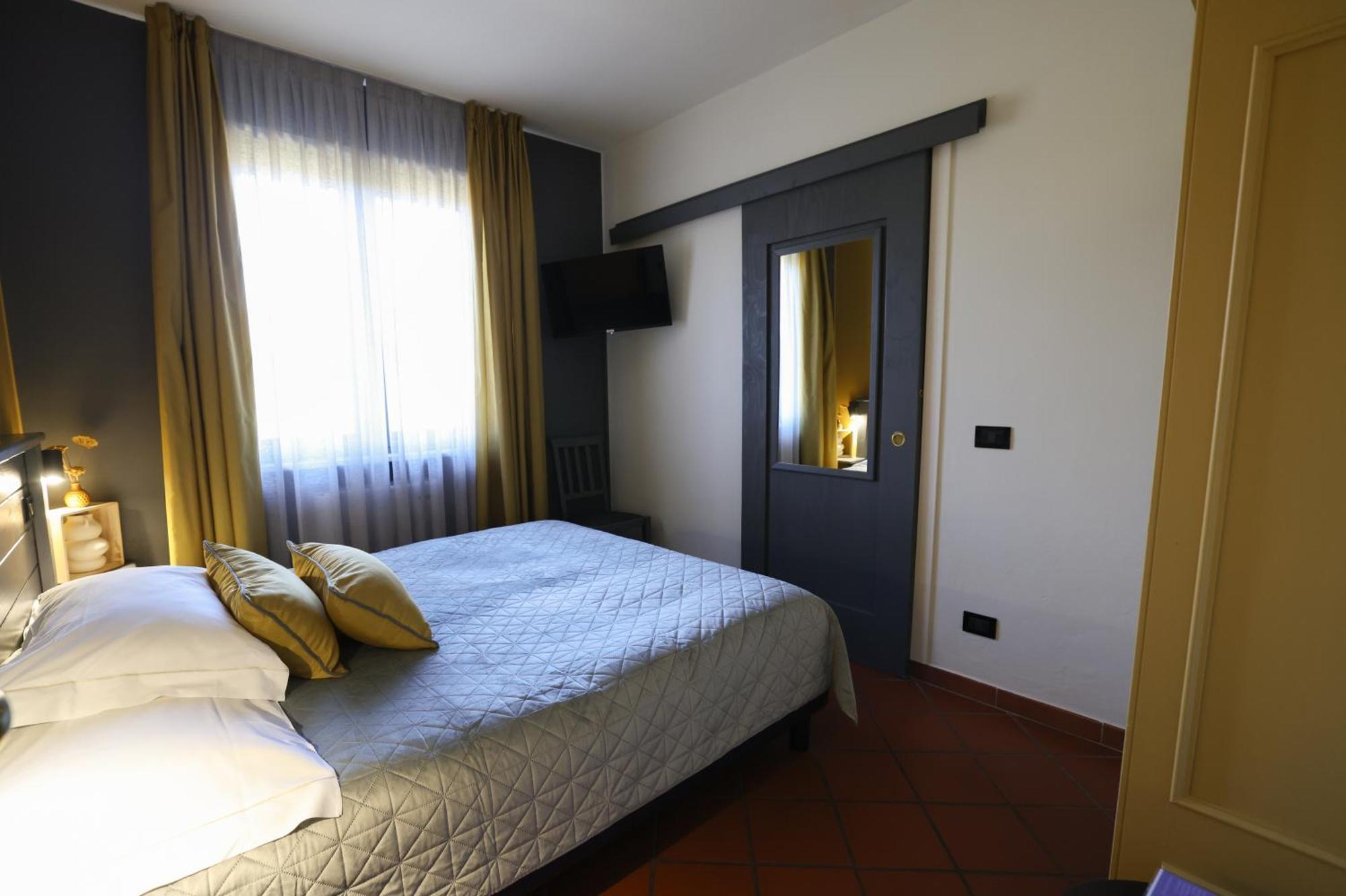 Hotel Florence Manerba del Garda Bagian luar foto